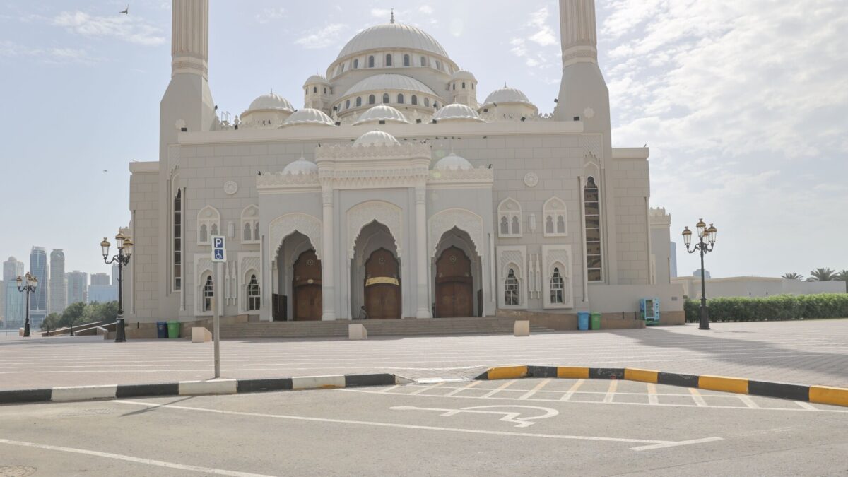 بلدية الشارقة: ربط بطاقات أصحاب الهمم بنظام المواقف العامة