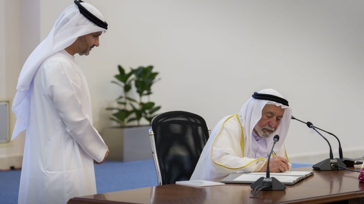 سلطان القاسمي يصدر تشريعات قانونية بشأن مجلس الشارقة للتعليم العالي والبحث العلمي