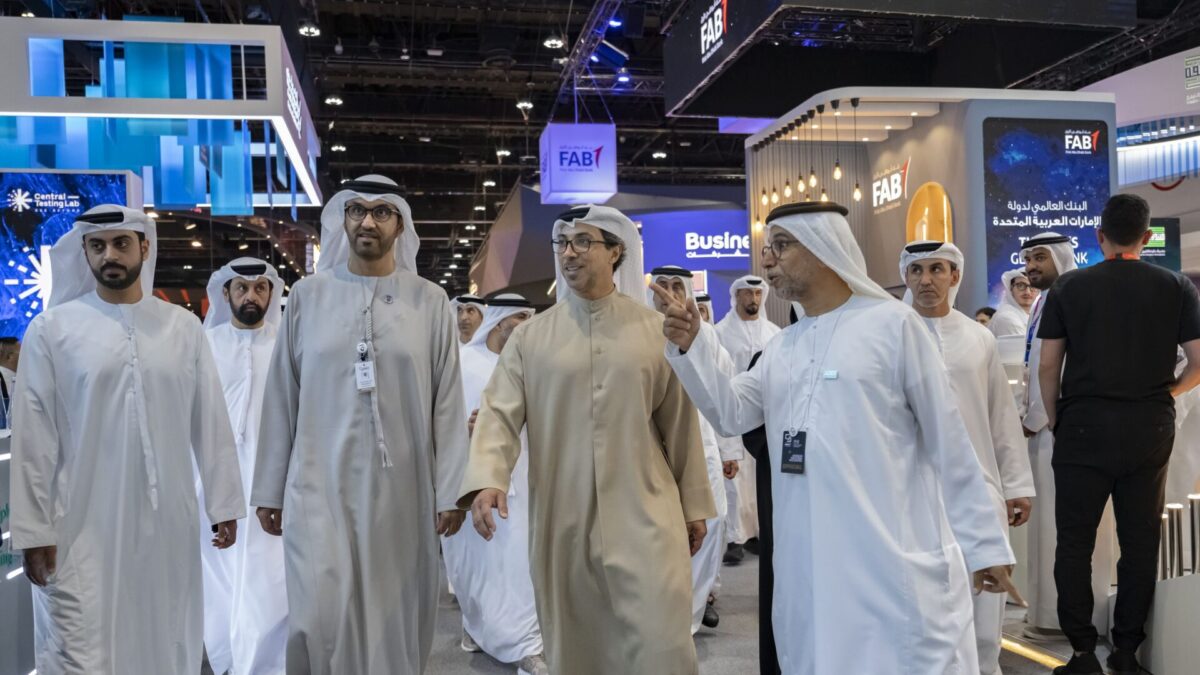 منصور بن زايد يزور فعاليات “اصنع في الإمارات 2025” ويؤكد دعم القيادة لنمو الصناعات الوطنية