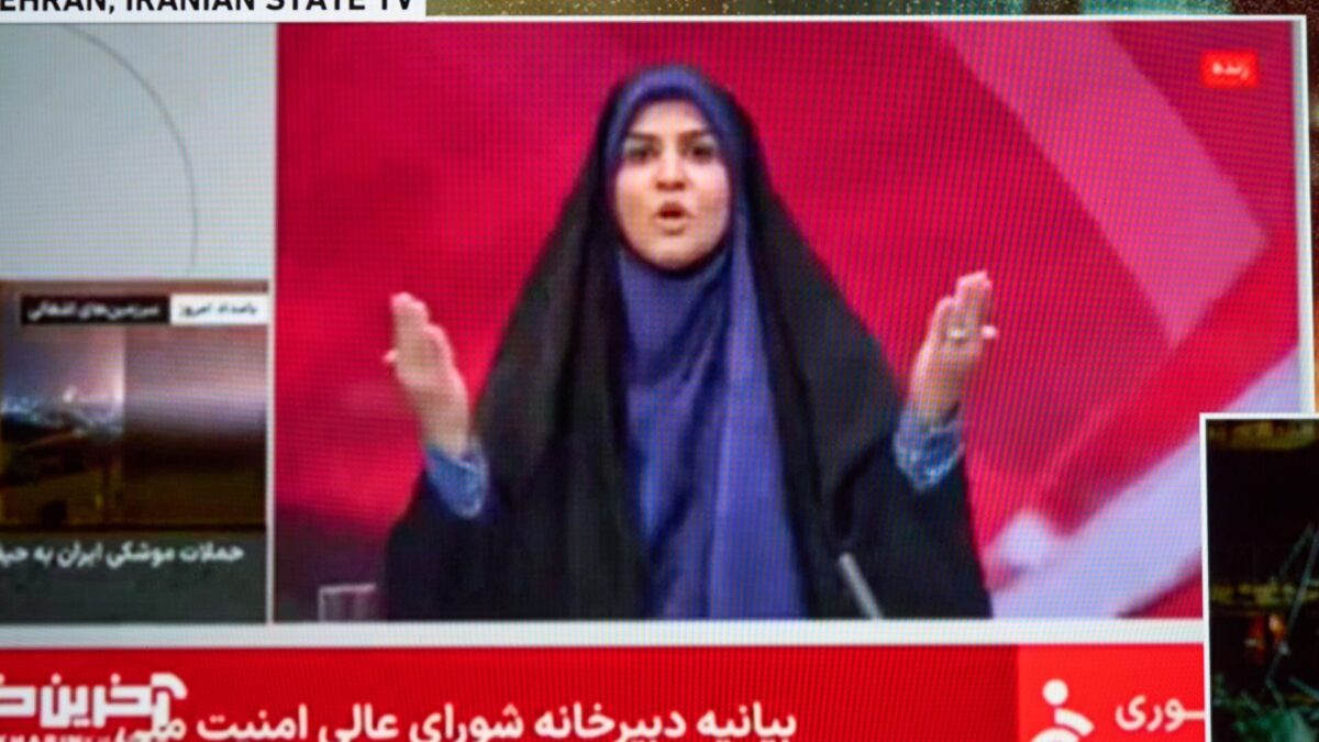 تعرض مقر التلفزيون الإيراني لهجوم إسرائيلي.. وتمديد تعليق جميع الرحلات الجوية