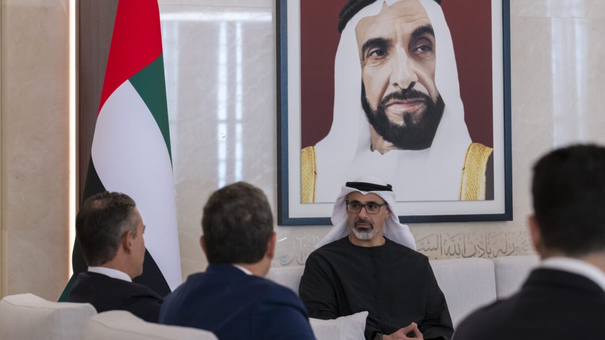 سمو الشيخ خالد بن محمد بن زايد يلتقي الرئيس التنفيذي لمؤسسة “نوبنك” للخدمات المالية والمصرفية الرقمية